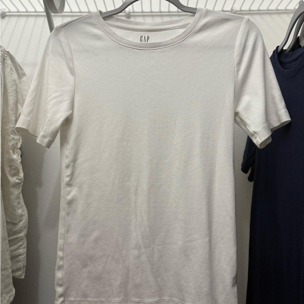 GAP White Short Sleeve Tee Classic Crew
